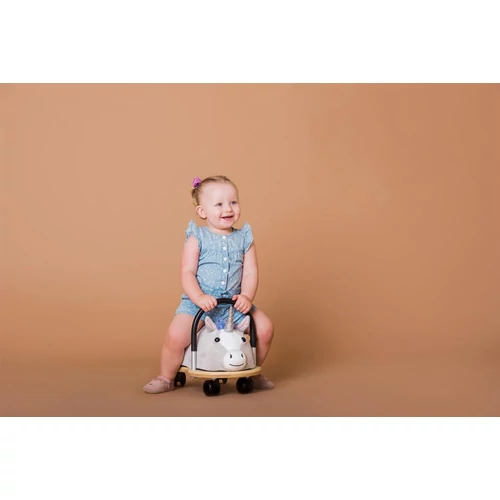 Unikornis Wheely Bugon ülő kislány