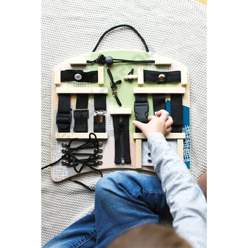 Ergonomikusan kialakított matató tábla szíjakkal