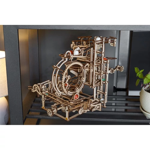 Ugears lépcsős golyópálya golyólifttel