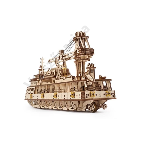 UGEARS kutatóhajón daru és tengeralattjáró