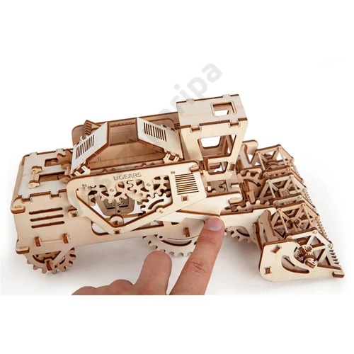 UGEARS kombájn kézben