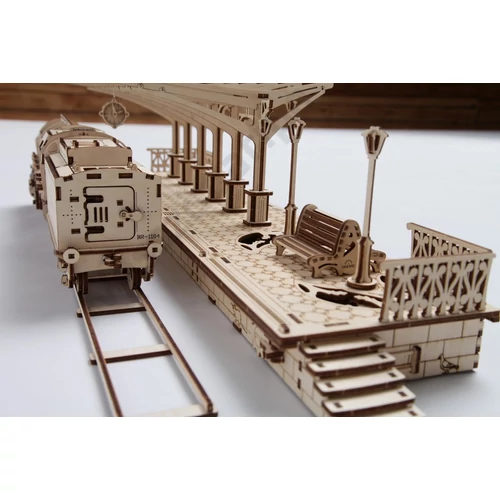 UGEARS modell - 3D kirakó - vasútállomás