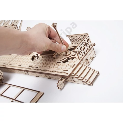 Ugears vasútállomás órával