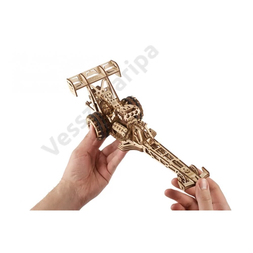 UGEARS Dragster versenyautó kézben