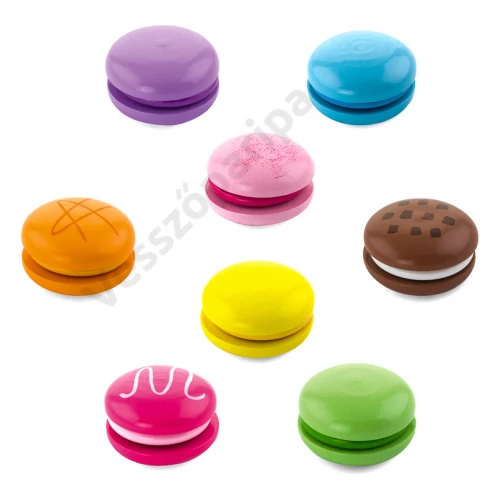 Macaron sütemények fából