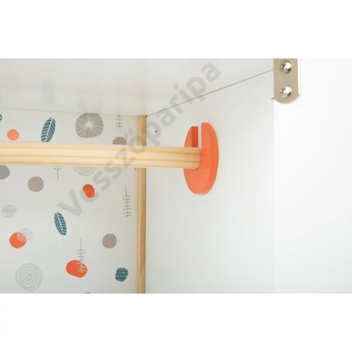 Kicsi pötty játék ruhásszekrény