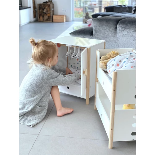 Fehér játék ruhásszekrény és kiságy