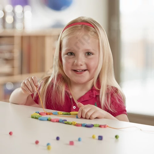 Kreatív gyöngyfűző készlet fadobozban Melissa and Doug