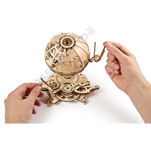 UGEARS Glóbusz modell fogaskerekekkel