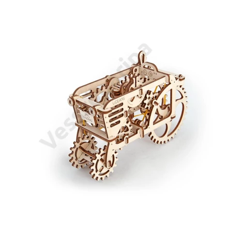 UGEARS traktor elölről