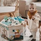 Small foot óriás tevékenység kockával matató kisgyerek